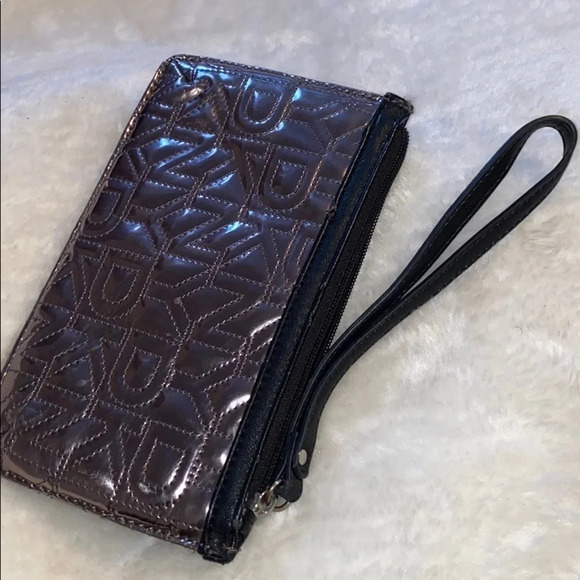 DKNY  Logo Wrislet - Picture 8 of 9